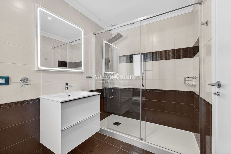 Foto d54660ef-55a7-442e-bb4b-74228f0965f5. Casa amb calefacció aparcament piscina a La Caleta Adeje