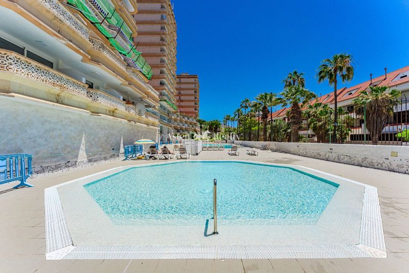 Foto a72a1f34-98d6-4dea-9dc4-f9653669f00c. Àtic amb piscina a Playa de las Américas Arona