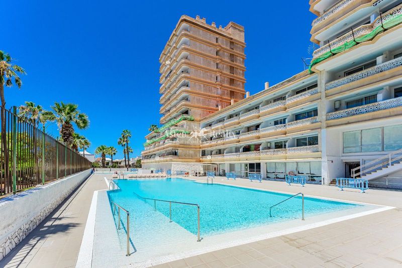 Foto e80cf389-7e31-4192-8de5-41a3c31813c9. Àtic amb piscina a Playa de las Américas Arona