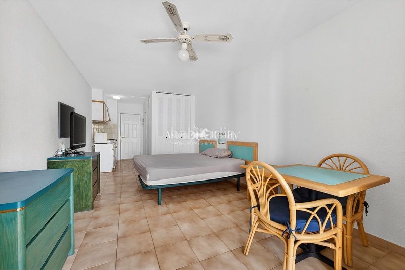 Foto 30f7fa7a-603c-45bd-9378-d5036d2b88ac. Estudi amb piscina a Los Cristianos Arona