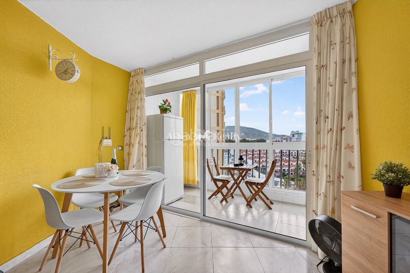 Foto 2c2fbe3b-9f4c-4c38-b9be-45850801481a. Apartament amb piscina a Playa de las Américas Arona