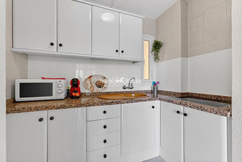Foto 8c9ddb82-f7bc-44ef-9ee5-b9b1ca257e6e. Apartament amb piscina a Playa de las Américas Arona