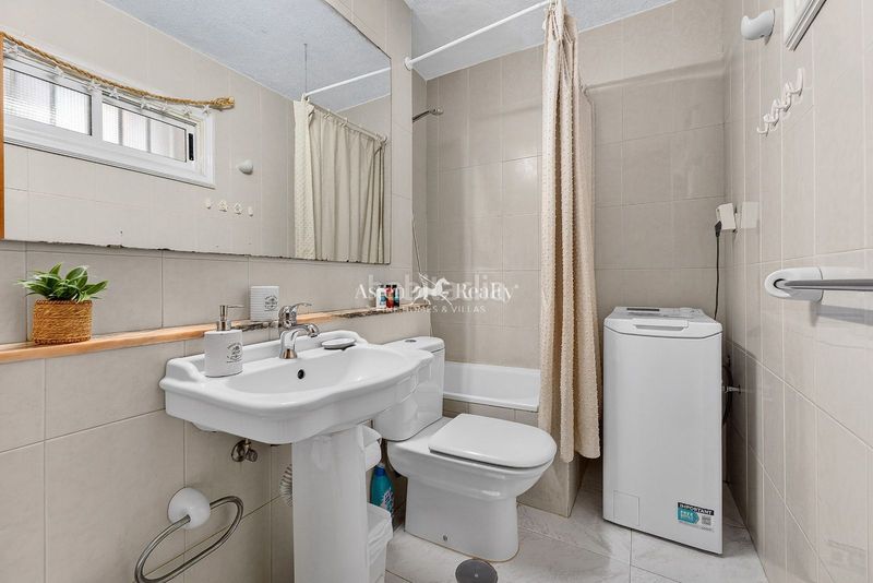 Foto 94ac32cf-ab6e-4fb5-911c-9e80218b04d9. Apartament amb piscina a Playa de las Américas Arona