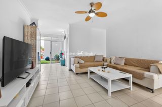 Penthouse  Los angeles. Apartamento de dos habitaciones  puerto de santiago  5 siglos