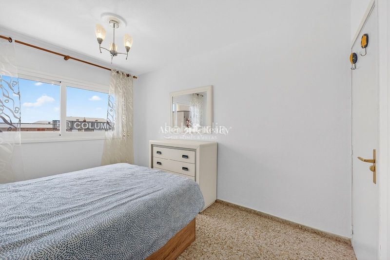 Foto 83c8bd9b-7dac-4bbb-8691-c20f8f852999. Apartament amb aparcament piscina a Playa de las Américas Arona