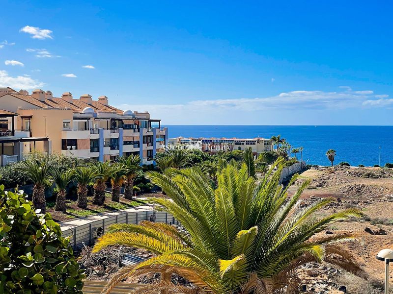 Foto abb7f342-926d-449d-9537-bdc74975efe2. Pis amb piscina a Los Cristianos Arona