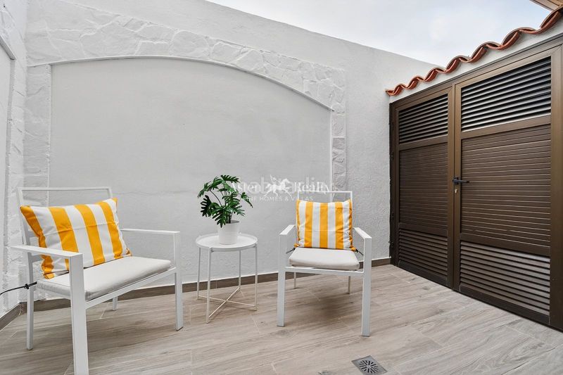 Foto f4ba9cc5-3f0b-4cb0-b06b-1e734c716e0e. Casa adossada amb aparcament piscina a Chayofa Arona