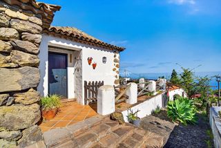 Terreno residencial en La Vega - El Amparo - Cueva del Viento. Finca rural con 4 viviendas independientes, piscina y vistas al