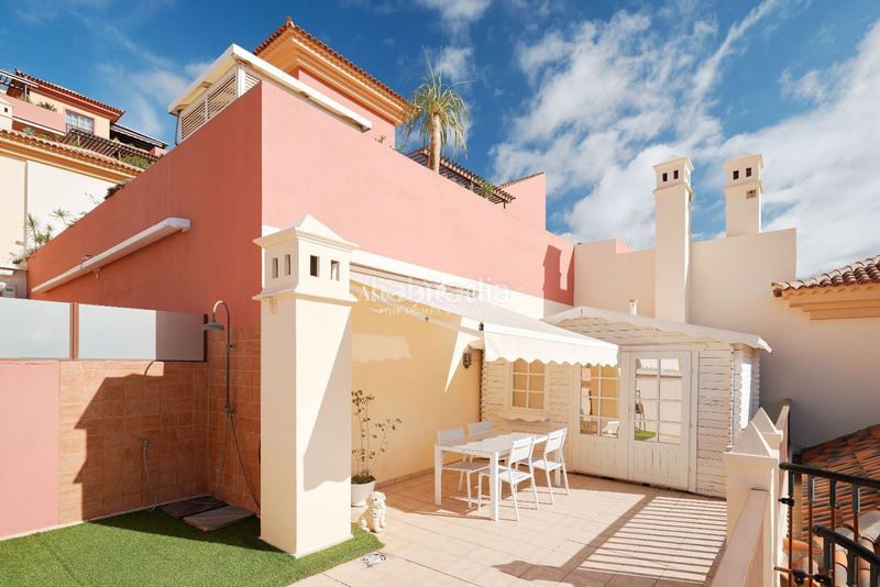 Foto f989f6d1-8a2a-4538-aed9-0641a061226a. Àtic amb aparcament piscina a Playa del Duque Adeje