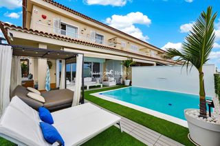 Maison jumelée  Juan manuel capdevielle san martin. Villa adosada en esquina con piscina privada en puerto santiago