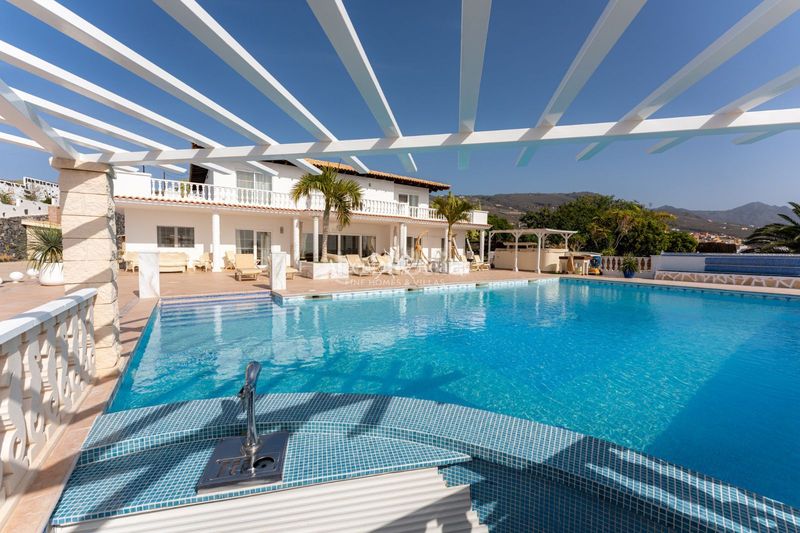 Foto 78f0f97e-1824-4cf9-b88f-3f740f5ae58e. Casa amb aparcament piscina a Callao Salvaje - Playa Paraíso Adeje