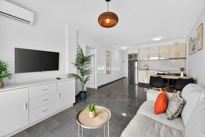 Foto d0ef22dc-389c-4380-9a53-f22c9428ab01. Apartament amb piscina a San Eugenio Bajo Adeje