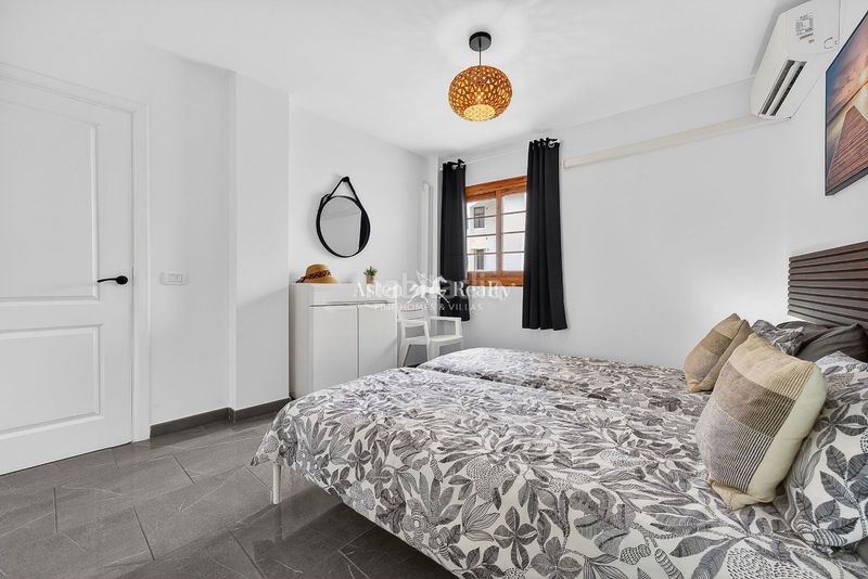 Foto eb8f6b98-b7ae-44c4-8315-011005f613e5. Apartament amb piscina a San Eugenio Bajo Adeje