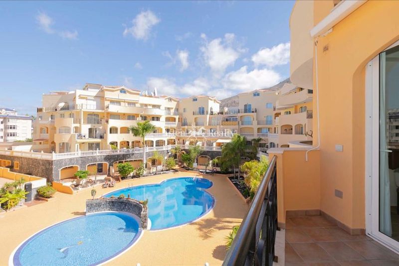 Foto 3fb50c42-f185-4e2c-b6a5-2496d9f5e966. Apartament amb aparcament piscina a Los Cristianos Arona
