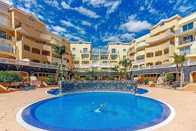 Foto 519f3f1a-aed9-4aa7-be6c-e936d3bc3fa2. Apartament amb aparcament piscina a Los Cristianos Arona