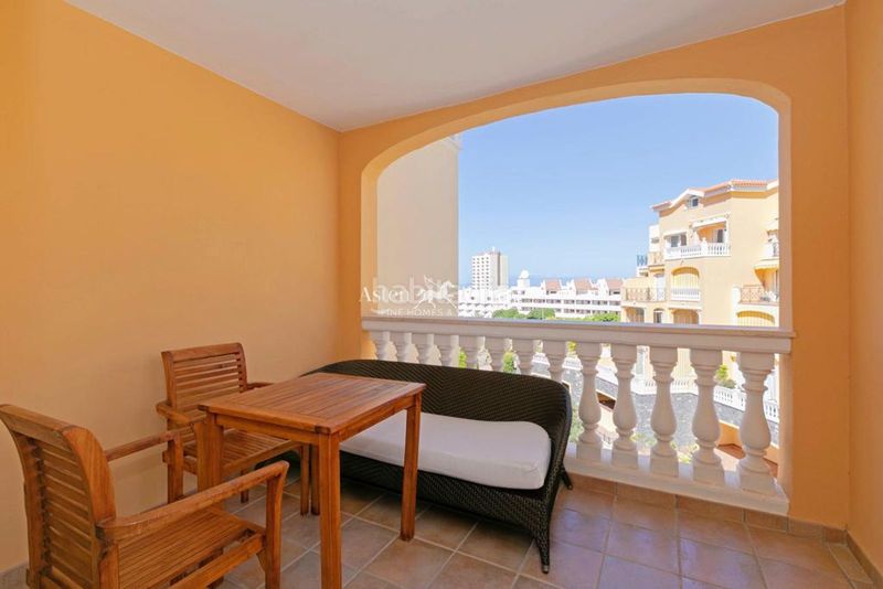 Foto ced83665-0c05-4888-8da3-8fe104ad5cc5. Apartament amb aparcament piscina a Los Cristianos Arona
