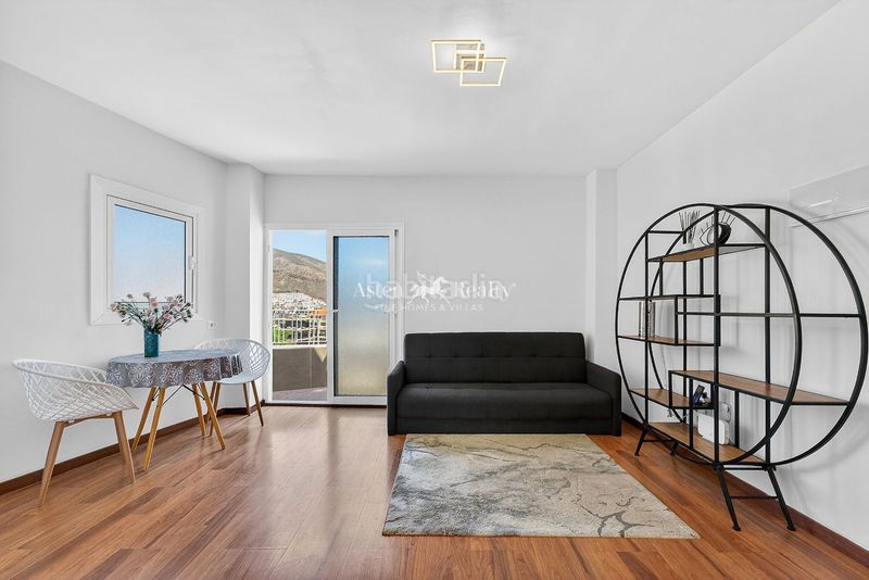 Foto 0627e294-ac73-475a-9e0e-45a0d15c47ba. Apartament amb piscina a Los Cristianos Arona