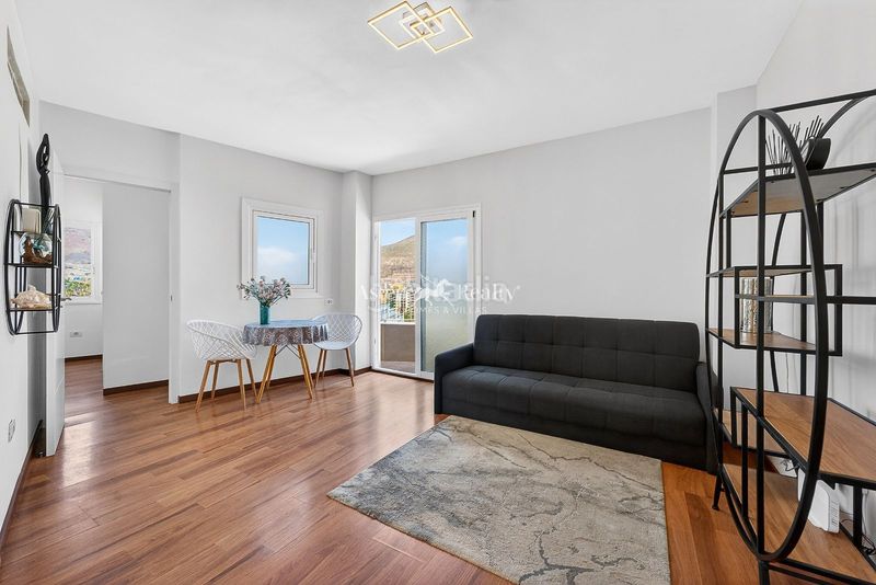Foto 0bf6e47d-5861-4627-8f4f-45d36f77a1a9. Apartament amb piscina a Los Cristianos Arona