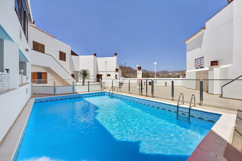 Foto 97118497-0db3-4995-ad6c-0ff1cc7f9c9d. Apartament amb piscina a Los Cristianos Arona