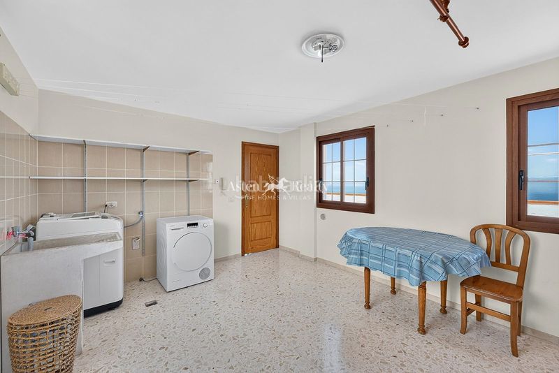 Foto 20d3f5e7-c465-49af-a75b-fb3a4cd3495b. Casa amb aparcament a Cuesta de la Villa Santa Úrsula