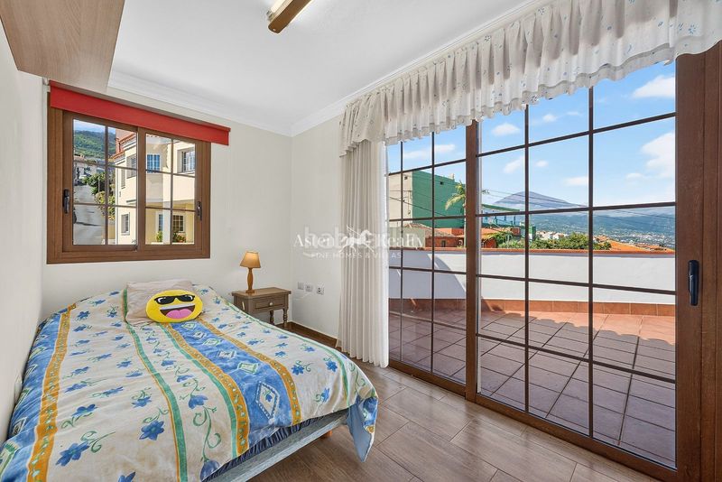 Foto 2549de0c-8636-4a5c-b7d6-15f2f50d9cce. Casa amb aparcament a Cuesta de la Villa Santa Úrsula