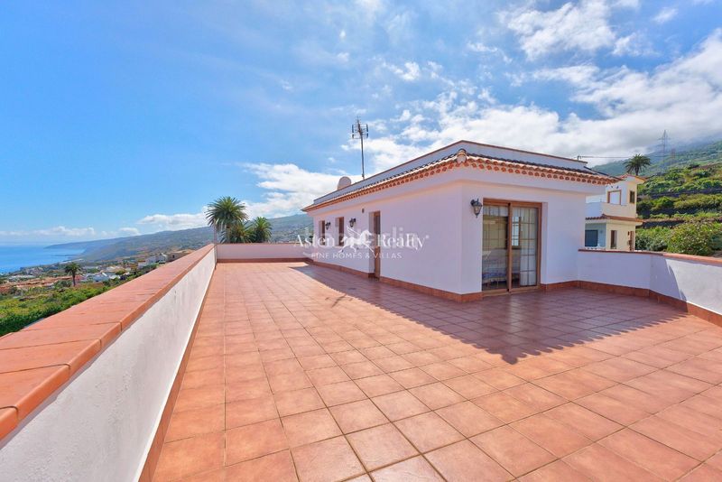 Foto 96d9820b-0042-4a9e-9161-cb22c1b03df9. Casa amb aparcament a Cuesta de la Villa Santa Úrsula