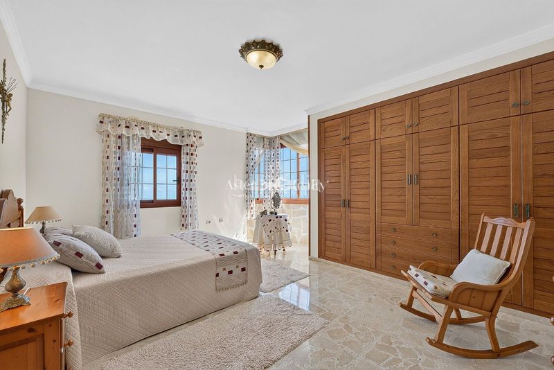 Foto cb9190e3-c3c8-4bfb-8641-f47877cb99d5. Casa amb aparcament a Cuesta de la Villa Santa Úrsula