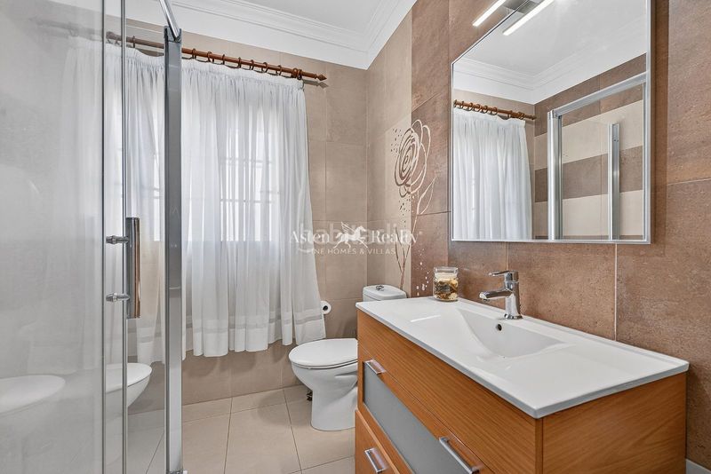 Foto fbbe960f-3340-4e34-92c9-040561b8ed3c. Casa amb aparcament a Cuesta de la Villa Santa Úrsula