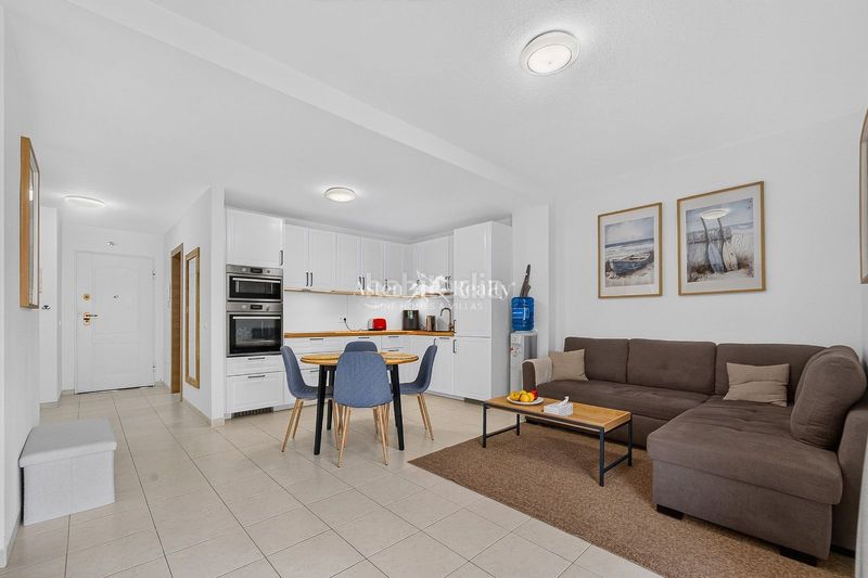 Foto 89584564-12af-4fbe-aa5d-65b69b64ea29. Apartament amb aparcament piscina a Playa Fañabé Alto Adeje