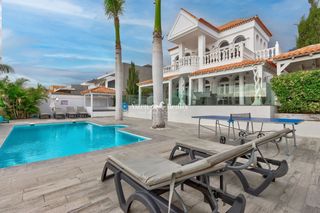 Casa  Sabina. Villa exclusiva con vistas al mar en el madroñal, elegancia, pri