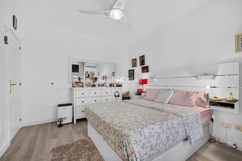 Foto 70ffbb13-62a5-41f4-ab6c-cf5d3e242900. Apartament amb aparcament piscina a Playa del Duque Adeje