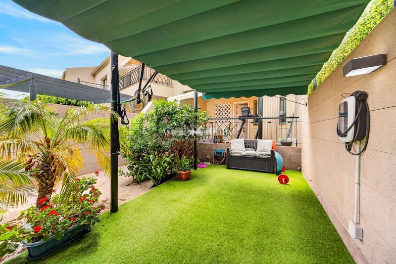 Foto f487b704-597a-4f8d-abcb-4fb8b041620e. Apartament amb aparcament piscina a Playa del Duque Adeje