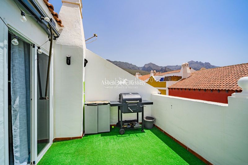 Foto c6e25265-0ce1-4535-84e7-8e2e6173d5fe. Casa adossada amb aparcament piscina a Casco Urbano Adeje