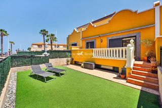 Semi detached house in Roques del salmor 12. Casa adosada con garaje y varias terrazas cerca de playa del duq