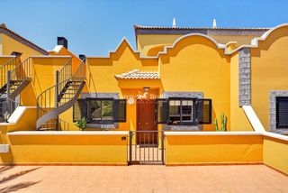 Semi detached house in Roques del salmor 12. Casa adosada con garaje y varias terrazas cerca de playa del duq