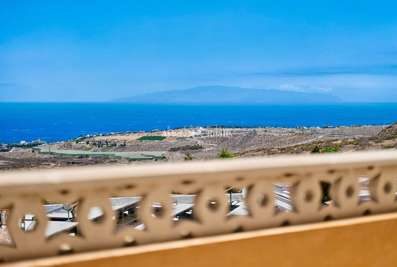 Foto 56fe545f-53e0-459f-b06a-2112cc4eb0f1. Casa pareada en tinguafaya 23 en exclusiva pareado con vistas al océano y la gomera en Chayofa en Arona