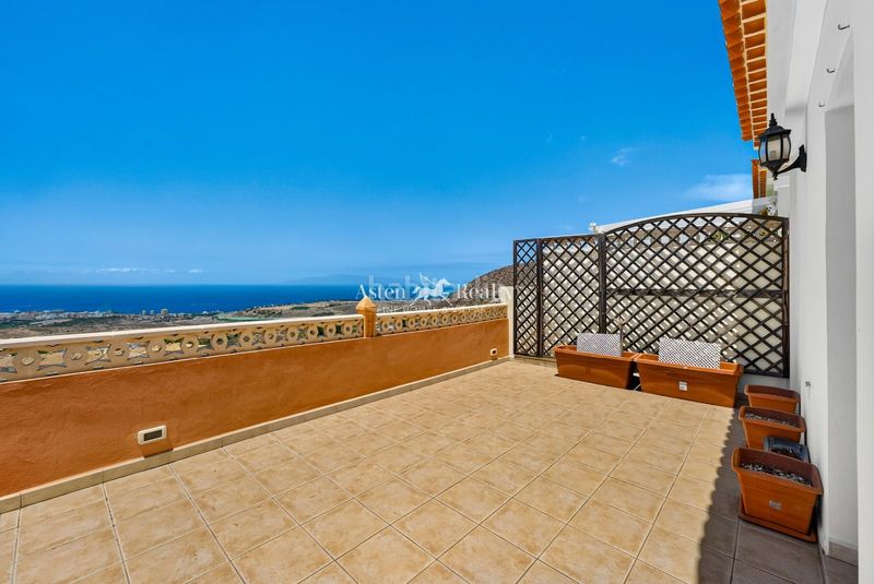 Foto c0c2f97a-64a0-4a7f-ac97-9f6f081e75df. Casa pareada en tinguafaya 23 en exclusiva pareado con vistas al océano y la gomera en Chayofa en Arona