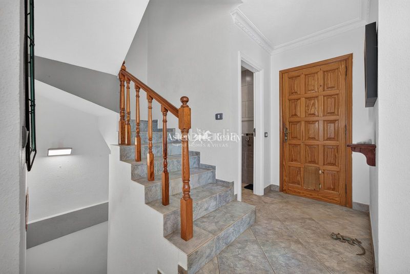 Foto c8e0bf2f-1c98-4448-afb2-50a2f41d7688. Casa pareada en tinguafaya 23 en exclusiva pareado con vistas al océano y la gomera en Chayofa en Arona