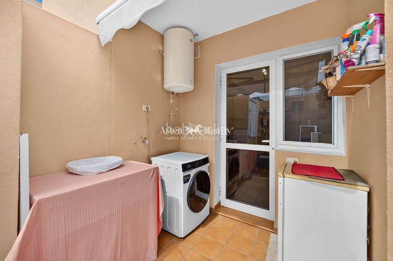 Foto 0cef3aa8-391d-4bfa-b03a-1ed95d0afe19. Casa aparellada amb aparcament piscina a Playa Fañabé Alto Adeje