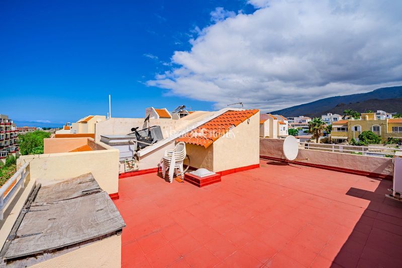 Foto 1da07f20-c5e4-4edf-b8a1-25d5e6fb2ac4. Casa aparellada amb aparcament piscina a Playa Fañabé Alto Adeje