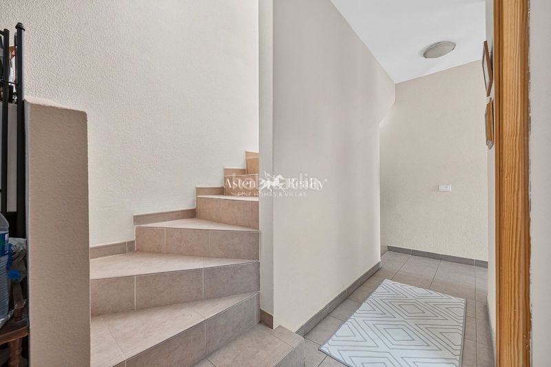 Foto 38574695-5fb1-4b00-851d-81a3f1aa84a4. Casa aparellada amb aparcament piscina a Playa Fañabé Alto Adeje