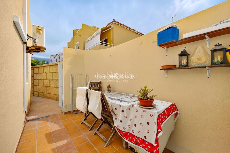 Foto 3a1b880e-9233-473a-a19a-66c488f6bb37. Casa aparellada amb aparcament piscina a Playa Fañabé Alto Adeje
