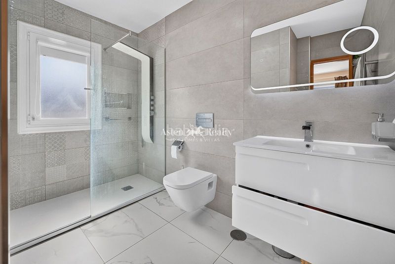 Foto 77881711-c230-4128-a6c9-8dab66b76bd2. Casa aparellada amb aparcament piscina a Playa Fañabé Alto Adeje