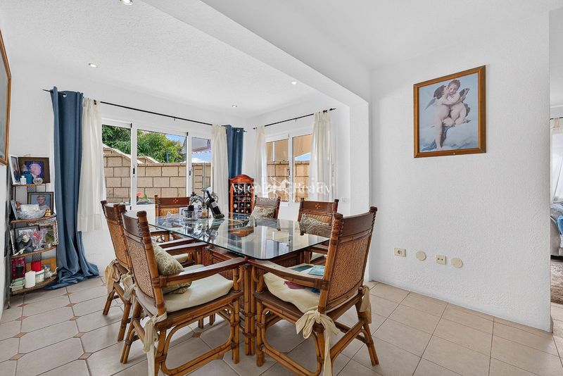 Foto 8027f808-43ab-4da0-86e6-fe2d60e36598. Casa aparellada amb aparcament piscina a Playa Fañabé Alto Adeje