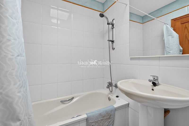 Foto 94b071b7-d628-44e2-bf19-725cb3247116. Casa aparellada amb aparcament piscina a Playa Fañabé Alto Adeje
