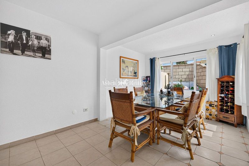 Foto a4eb8d2c-5e72-4bfc-98e6-ef4a279ff795. Casa aparellada amb aparcament piscina a Playa Fañabé Alto Adeje