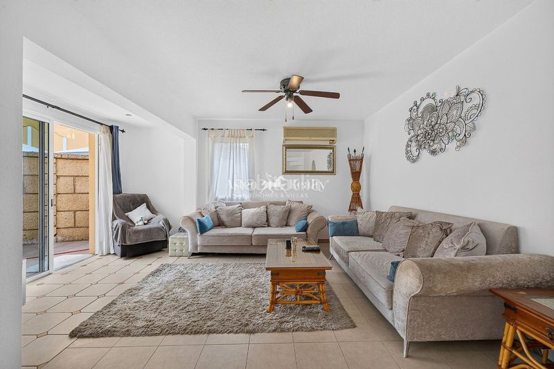 Foto aa7d123f-6367-480f-84e8-2795982381cf. Casa aparellada amb aparcament piscina a Playa Fañabé Alto Adeje