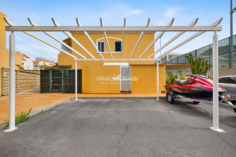 Foto d55bd5b5-5b95-4a4f-976e-30e8d05729be. Casa aparellada amb aparcament piscina a Playa Fañabé Alto Adeje