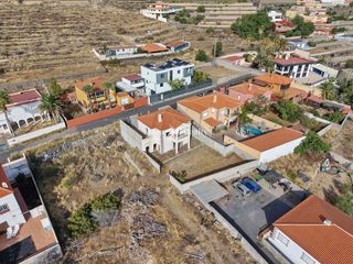 Casa in Araya. Villa en obra gris de 200 m2, parcela de 520 m2 y acceso privado