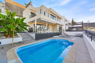 Casa en Arag�n 9. Villa moderna con piscina privada climatizada, terrazas y vistas
